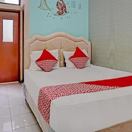 Oyo 90489 Kejora Homestay Джакарта Экстерьер фото