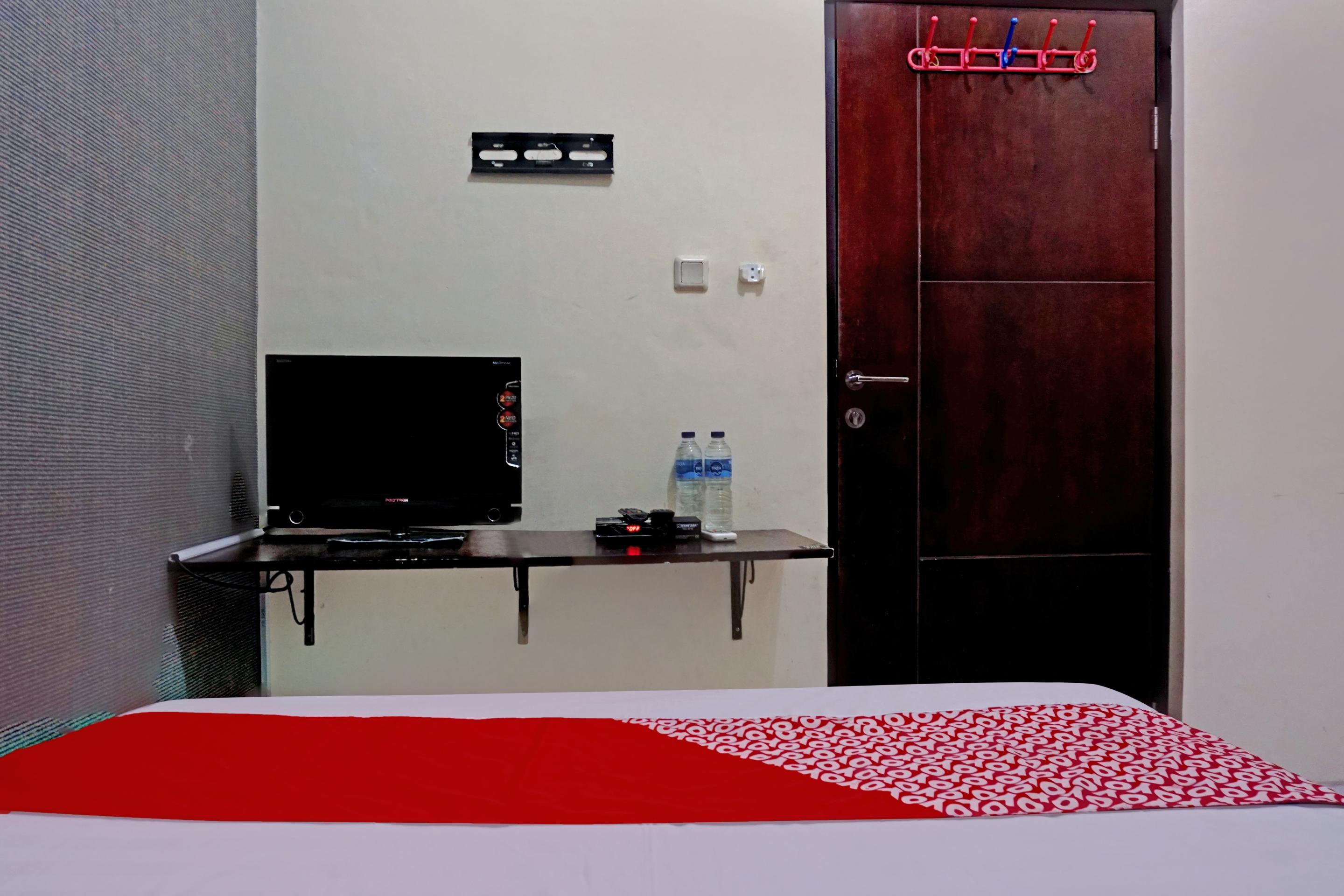 Oyo 90489 Kejora Homestay Джакарта Экстерьер фото