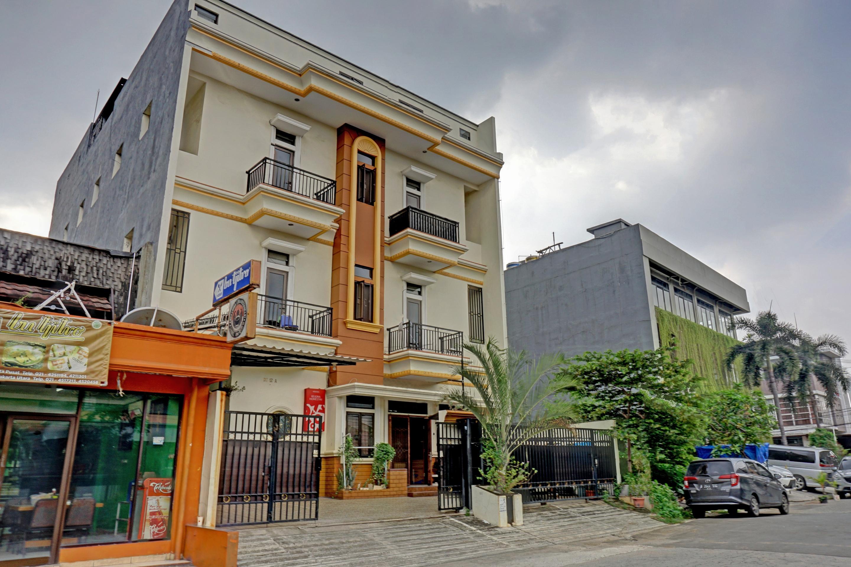 Oyo 90489 Kejora Homestay Джакарта Экстерьер фото