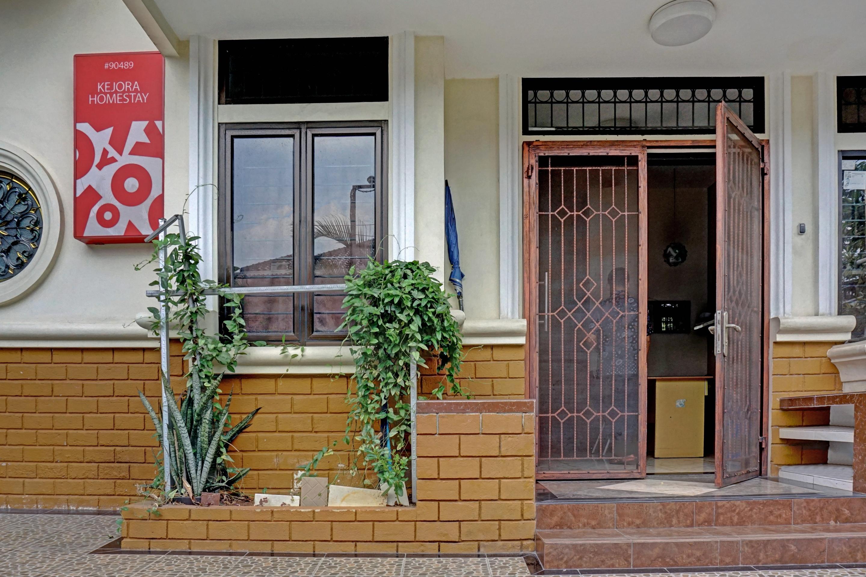 Oyo 90489 Kejora Homestay Джакарта Экстерьер фото