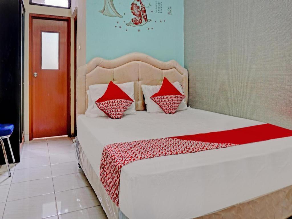 Oyo 90489 Kejora Homestay Джакарта Экстерьер фото